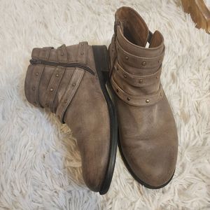 Vionic Lona booties 9